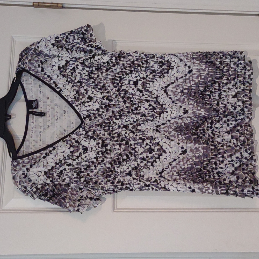Short sleeve top by New Directions in size XL